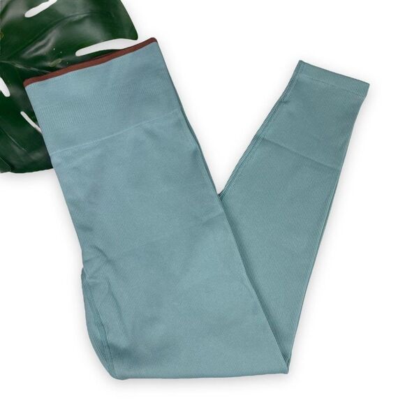 ๐ Outdoor Voices NWT SeamlessRib 7/8 Leggings in Storm - Picture 5 of 9